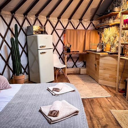 Aloha Glamp - Okragle Domki Przy Rzece - Balia I Sauna - Energylandia Zagornik Bagian luar foto
