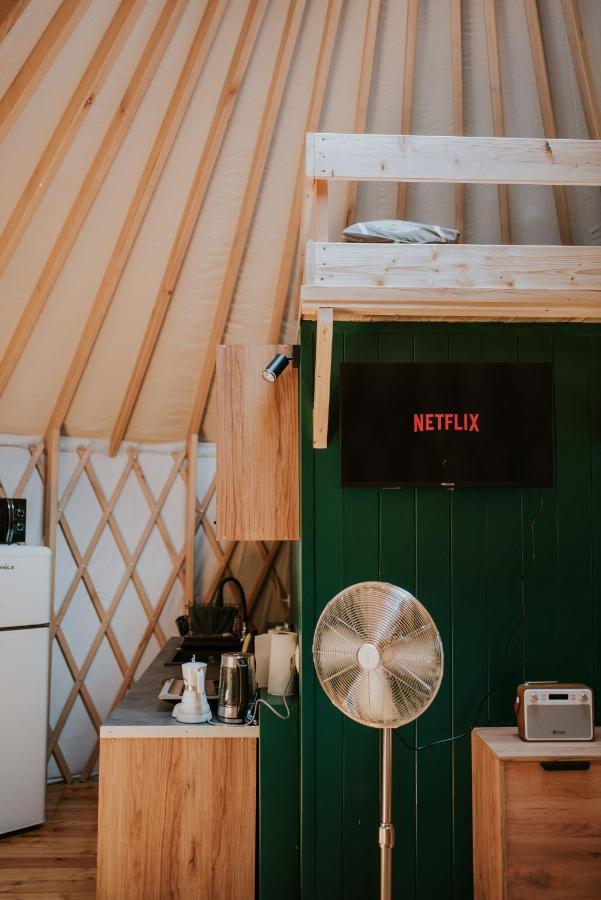 Aloha Glamp - Okragle Domki Przy Rzece - Balia I Sauna - Energylandia Zagornik Bagian luar foto