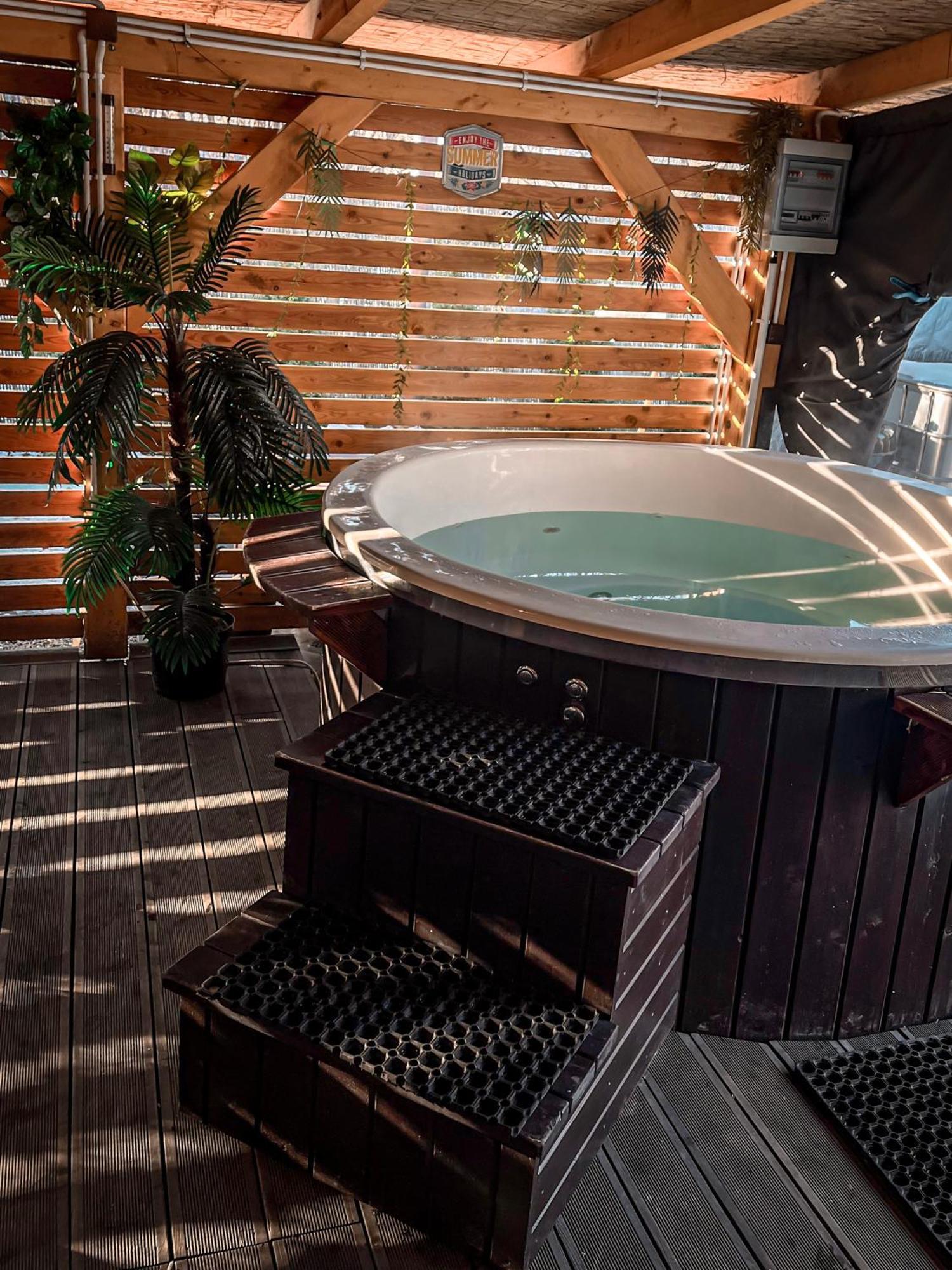Aloha Glamp - Okragle Domki Przy Rzece - Balia I Sauna - Energylandia Zagornik Bagian luar foto